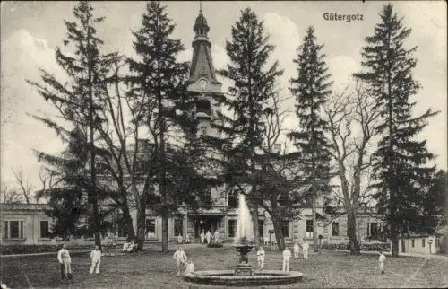 Ak Gütergotz Stahnsdorf Brandenburg, Partie am Brunnen