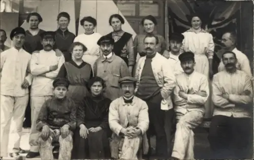 Foto Ak Friedrichshafen am Bodensee, Gruppenbild