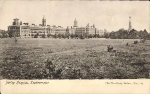 Ak Southampton Hampshire England, Netley Hospital, große Gebäude, Wiese, keine Personen, keine Ha