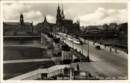 Ak Dresden Altstadt,  Blick über die Friedrich-August-Brücke, Altstadt, Straßenbahn