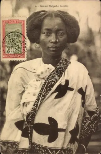 CPA Madagaskar, Femme Malgache Betsileo