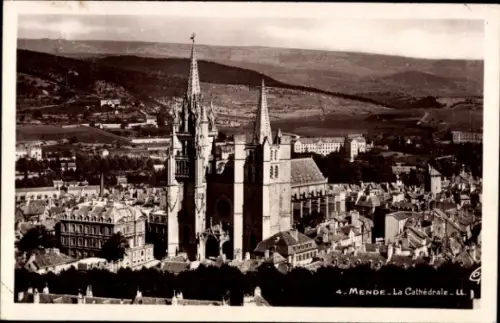 Ak Mende Lozère, Kathedrale, Stadtansicht, Berge im Hintergrund