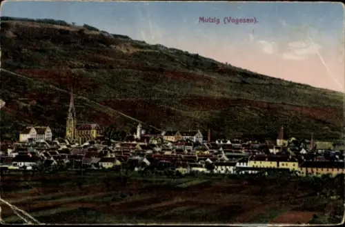 Ak Mutzig Elsass Bas Rhin, Stadtansicht  Vogesen, Hügel im Hintergrund, farbige Darstellung