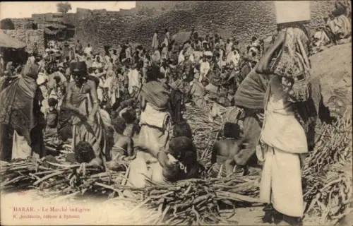 Ak Harrar Harar Äthiopien, Markt in  viele Menschen, traditionelle Kleidung, Stöcke, Waren