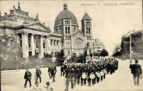 Ak Strasbourg Straßburg Elsass Bas Rhin, Aufzug der Hauptwache, Militärkapelle, St. Peter Kirche