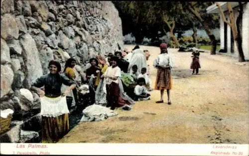 Ak Las Palmas de Gran Canaria Kanarische Inseln, Frauen beim Wäschewaschen, Steinmauer, Straße, K