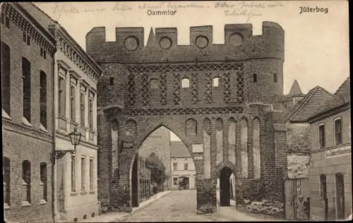 Ak Jüterbog im Kreis Teltow Fläming, Blick durch das Dammtor