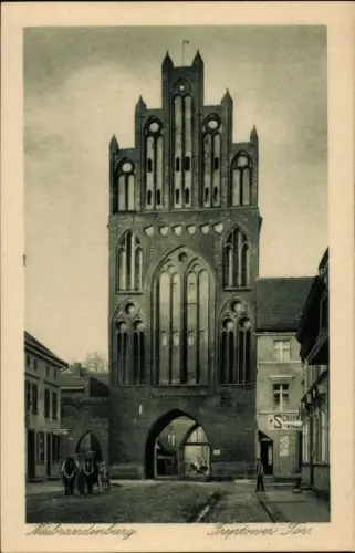 Ak Neubrandenburg in Mecklenburg, Treptower Tor