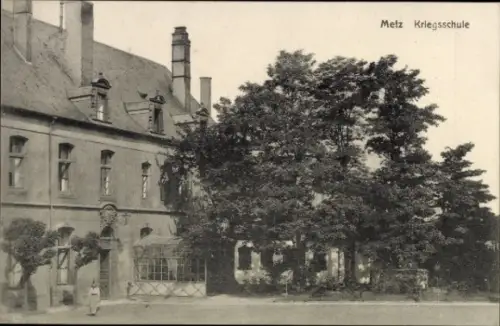 Ak Metz Moselle,  Kriegsschule, Bäume, Schwarz-Weiß