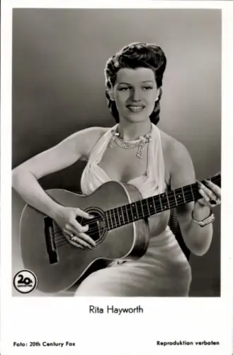 Ak Schauspielerin Rita Hayworth, Portrait mit Gitarre