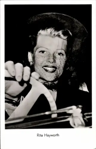 Ak Schauspielerin Rita Hayworth, Portrait