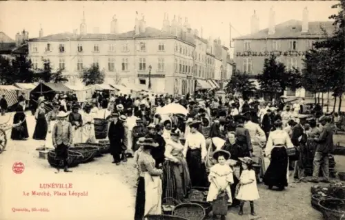 Ak Luneville Meurthe et Moselle, Le Marche, Place Leopold