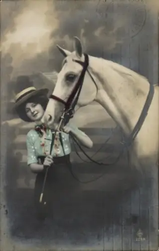 Ak Frau mit Pferd, Portrait