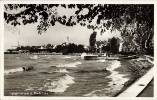 Ak Langenargen am Bodensee, Langenargen am Bodensee, Wellen, Boote, Uferpromenade