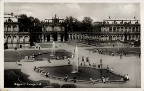 Ak Dresden Altstadt, Zwingerhof