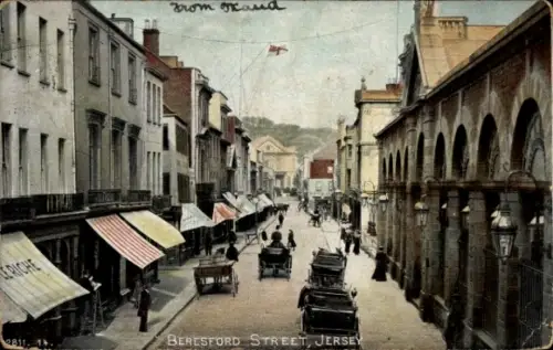 Ak Saint Helier Kanalinsel Jersey, Beresford Street,  Straßenansicht, Pferdekutschen, Geschäfte, 