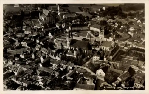 Ak Altötting in Oberbayern, Luftaufnahme von  Kirche,  Gebäude, Straßen