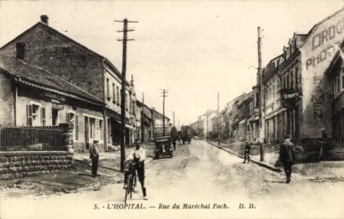 CPA L'Hopital Lothringen Moselle, Rue du Marechal Foch