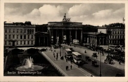 Ak Berlin Mitte, Brandenburger Tor, Busse