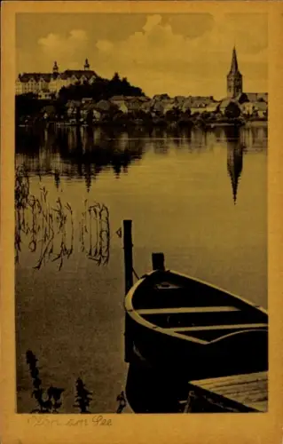 Ak Plön am See Holstein, Boot am Ufer, See, Kirche im Hintergrund, Plon am See