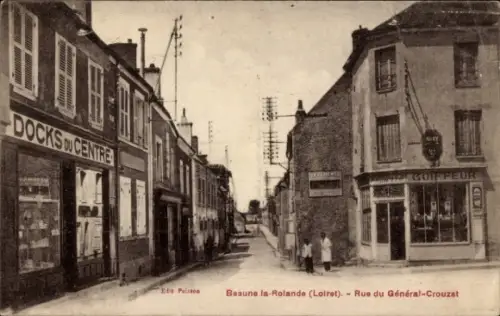 Ak Beaune la Rolande Loiret, Straße mit Geschäften, Docks du Centre, Coiffeur, Beaune la-Rolande