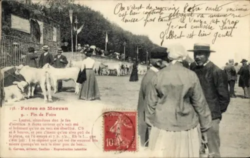 Ak Morvan Nièvre, Markttreiben, Kühe, Menschen