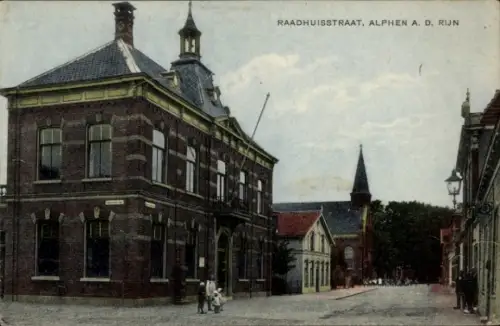 Ak Alphen aan den Rijn Südholland, Raadhuisstraat, Alphen a. d. Rijn, Gebäude, Straße