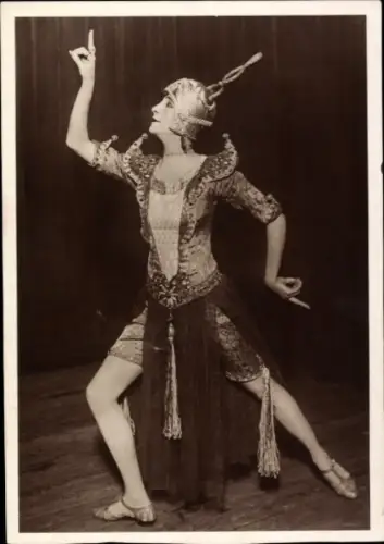 Foto Ak Tänzerin in Tanzpose, Ausdruckstanz, 20er Jahre