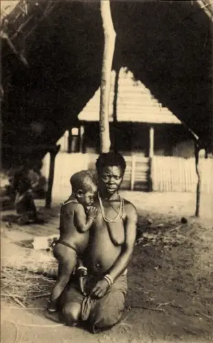 Ak DR Kongo Zaire, Mutter mit saugendem Kind