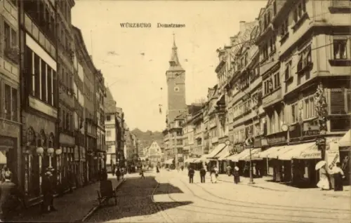 Ak Würzburg am Main Unterfranken, WÜRZBURG Domstrasse,  Gebäude, Menschen auf der Straße, Geschäf