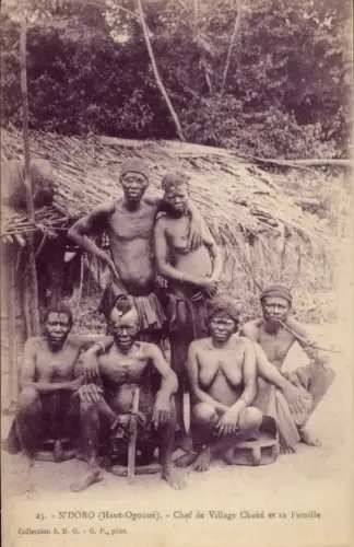 Ak N´Doro Gabun, Chef de Village Chake et sa Famille