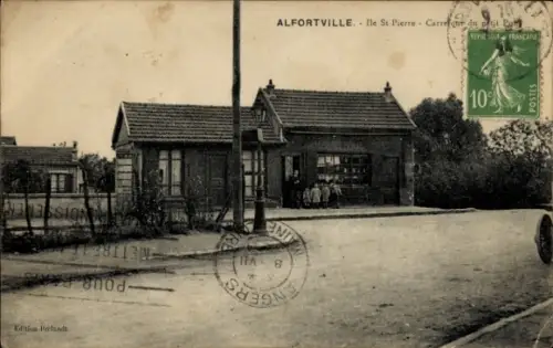 CPA Alfortville Val de Marne, Ile Saint Pierre, vue de rue