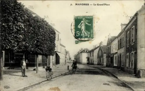 CPA Mandres Val de Marne, La Grand Place