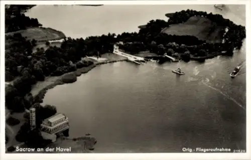 Ak Sacrow Potsdam, Luftaufnahme von Sacrow an der Havel, Wasser, Bäume, Gebäude