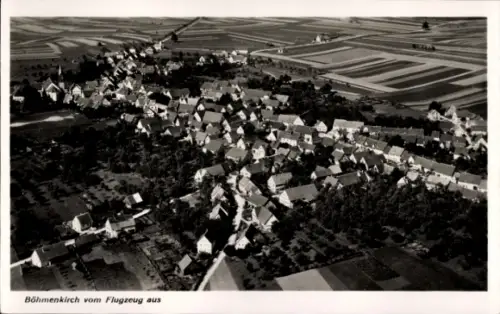 Ak Böhmenkirch in Württemberg, Luftaufnahme von  viele Dächer, Felder im Hintergrund