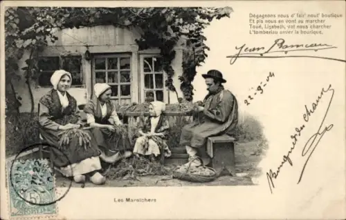 CPA Les Maraichers, Costumes