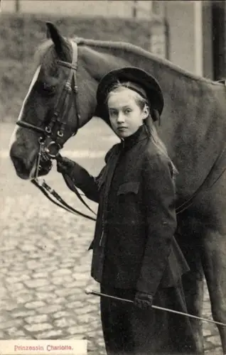 Ak Prinzessin Charlotte von Luxemburg, Portrait mit Pferd