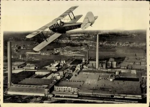 Ak Bruxelles Brüssel, Flugzeug 00-ADG, Luftaufnahme einer Fabrik, Industrieanlagen