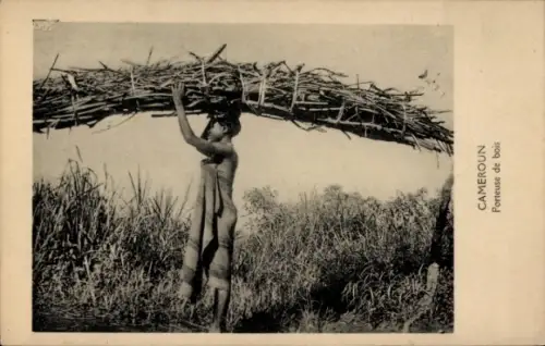 Ak Kamerun, Holztägerin