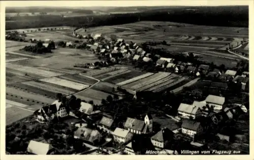 Ak Mönchweiler im Schwarzwald, Luftaufnahme von Mönchweiler, Felder, Häuser, keine Persönlichkeit