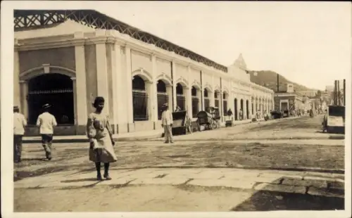 Foto Ak Puerto Rico, Straße, Passanten, Gebäude