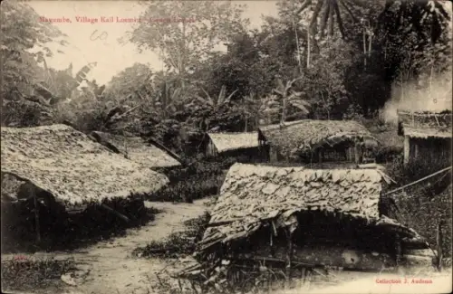 Ak Mayumbe Mayombe DR Kongo Zaire, Dorfansicht, Hütten mit Strohdächern, tropische Vegetation, Ma