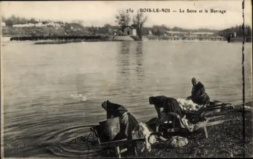 Ak Bois le Roi Seine et Marne, Waschfrauen am Flussufer