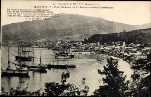 Ak Saint Pierre Martinique, Blick auf St-Pierre, Schiffe im Hafen, Berglandschaft, Text in Franzö