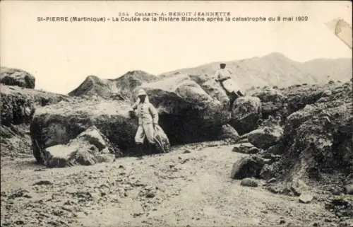 Ak Saint Pierre Martinique, Fluss des Rivière Blanche nach der Katastrophe vom 8. Mai 1902