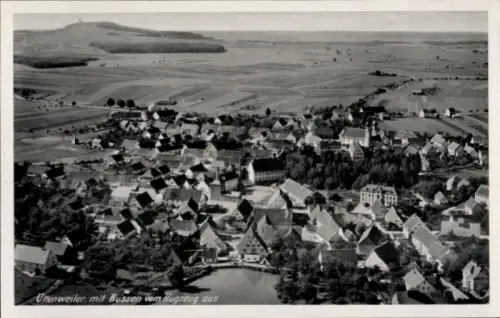 Ak Uttenweiler in Württemberg, Luftaufnahme von  ländliche Umgebung, Häuser, Felder