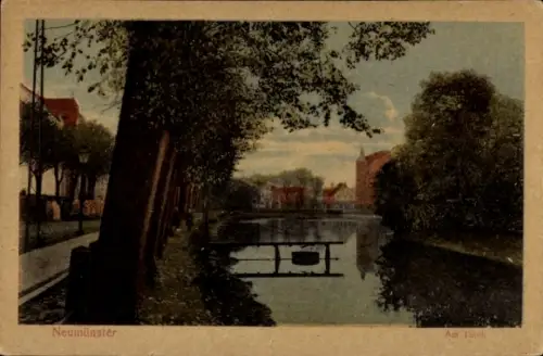 Ak Neumünster in Holstein,  Am Tutch, Flusslandschaft, Bäume, Häuser