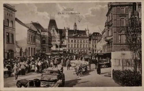 Ak Neuss am Rhein, Markt mit Rathaus, Menschenmenge,  Gebäude, Neuss