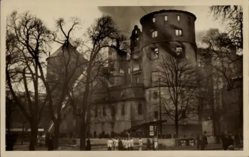 Ak Stuttgart in Württemberg, Brand im alten Schloss 21. Dezember 1931