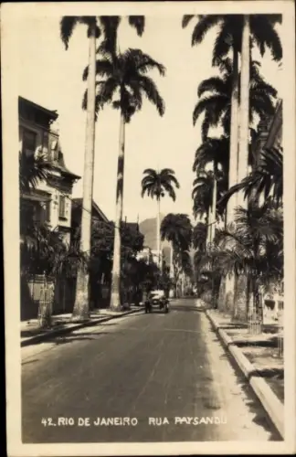Ak Rio de Janeiro Brasilien, Straße mit Palmen, Autos, Häusern,  Rua Paysandu